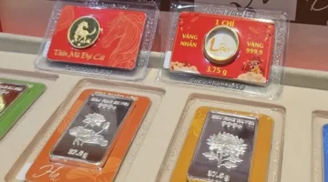 تقلبات حادة تضرب أسعار سبائك ذهب SJC وفضة شركة Phu Quy صباح 3 مارس